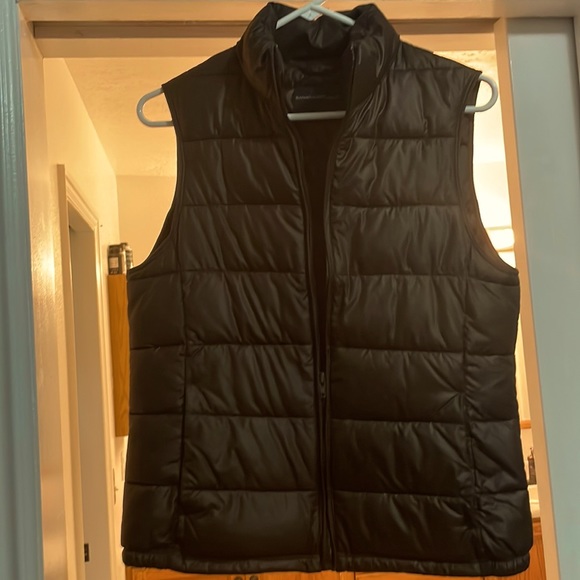 Banana Republic Jackets & Blazers - Banana Republic puffer vest women’s small used a handful of times, super cute!